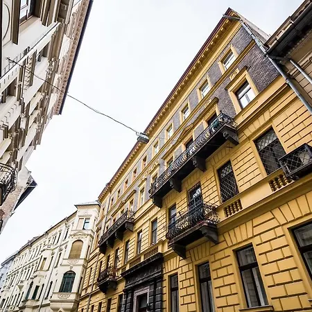 Urbano Styles Downtown Apartman